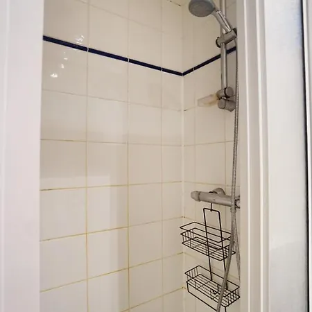 Nice And Spacious In The Batignolles Paris
